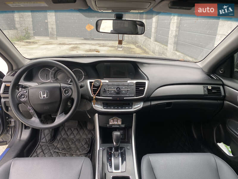Седан Honda Accord 2012 в Киеве