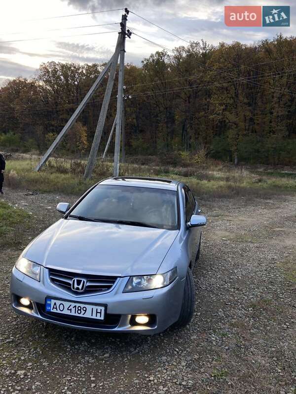 Седан Honda Accord 2004 в Ужгороде