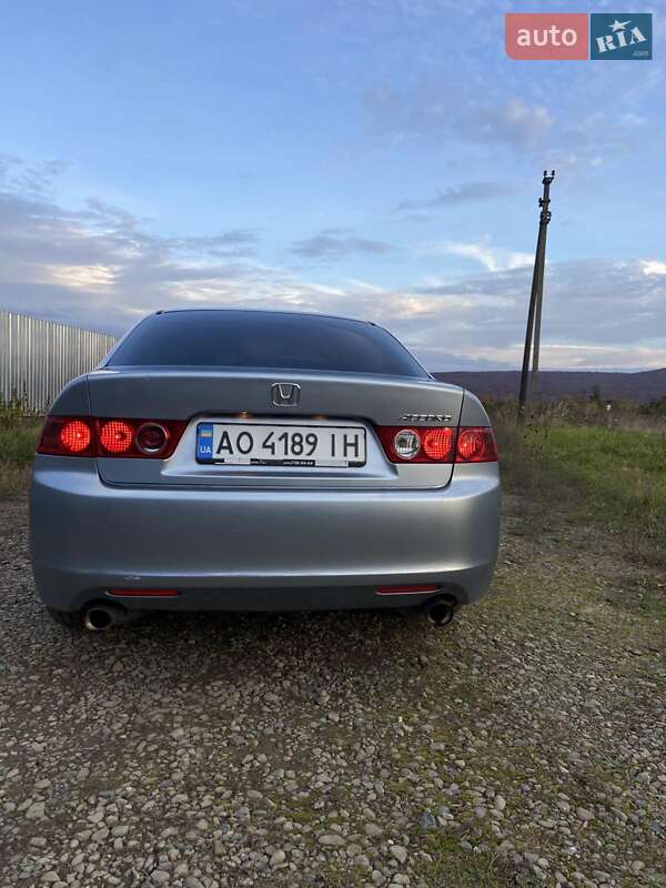 Седан Honda Accord 2004 в Ужгороде