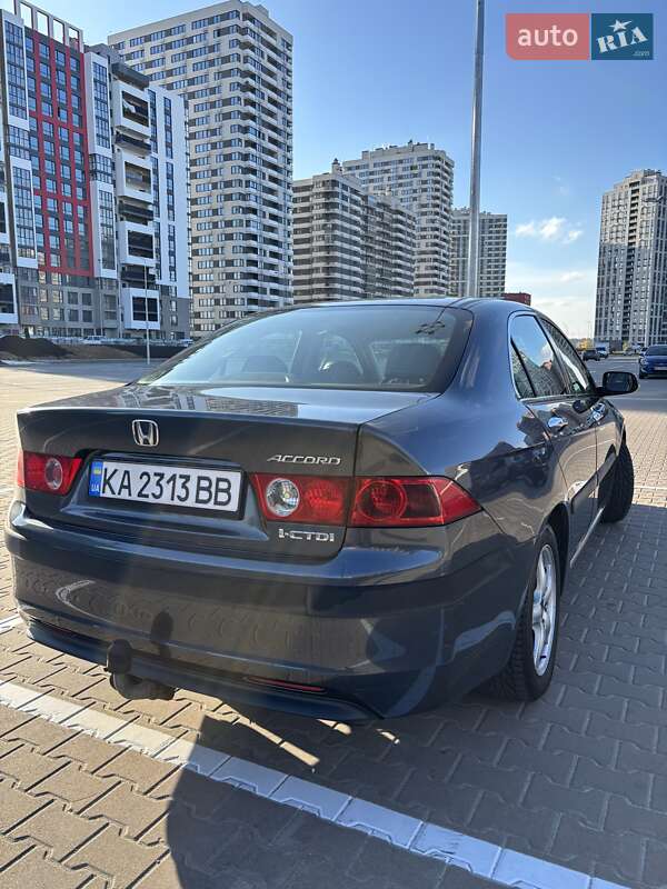 Седан Honda Accord 2004 в Києві