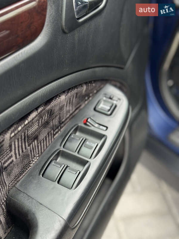 Лифтбек Honda Accord 2000 в Днепре