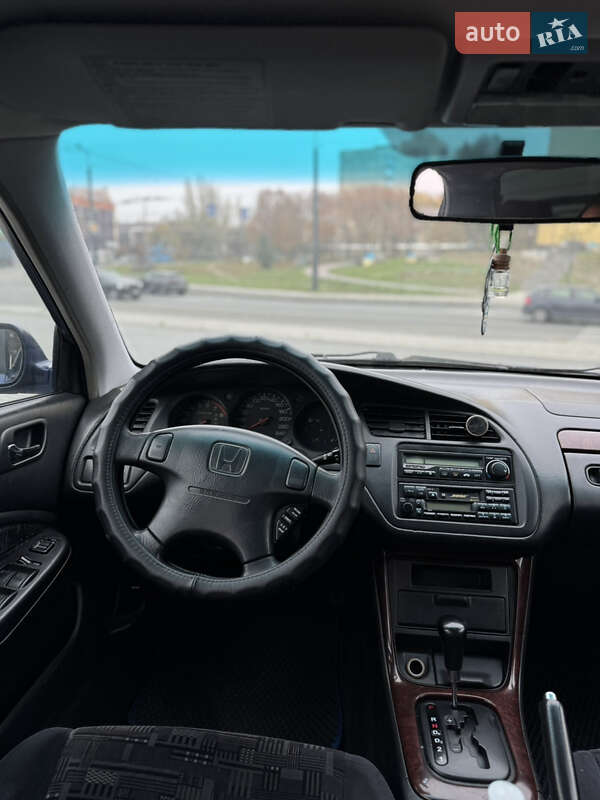 Лифтбек Honda Accord 2000 в Днепре