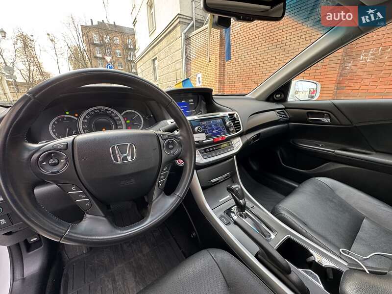 Седан Honda Accord 2013 в Києві