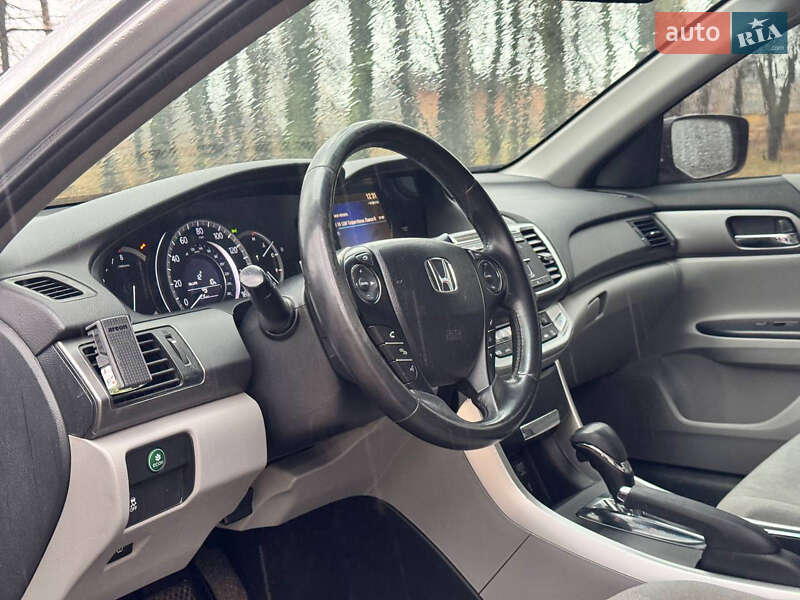 Седан Honda Accord 2013 в Охтирці
