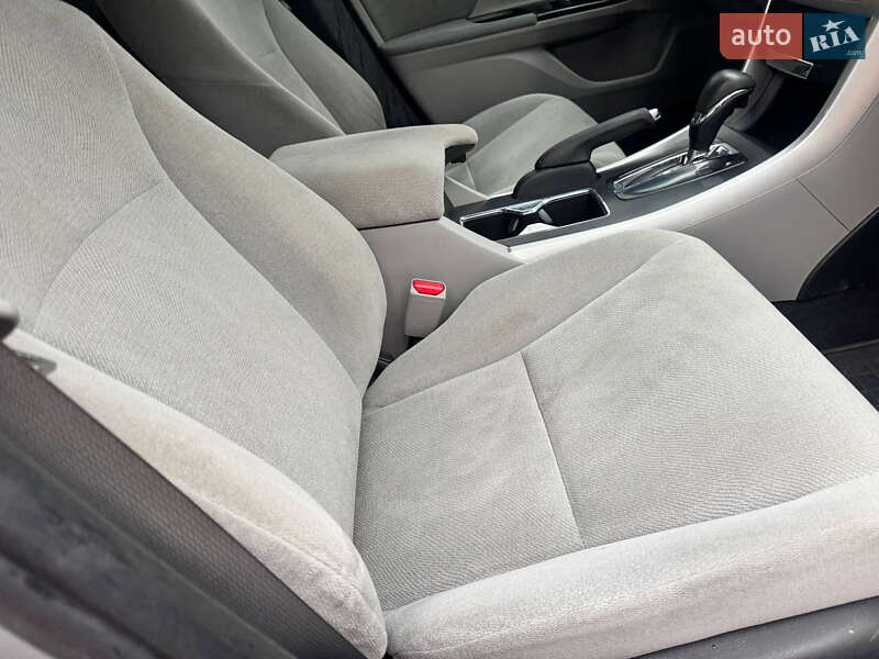 Седан Honda Accord 2013 в Охтирці