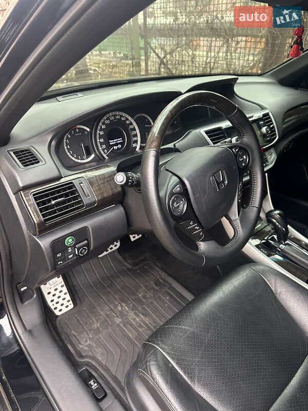 Седан Honda Accord 2013 в Днепре