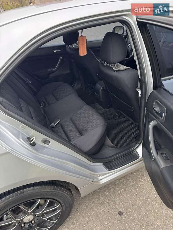 Седан Honda Accord 2004 в Кривом Роге фото 3 Седан Honda Accord 2004 в Кривом Роге