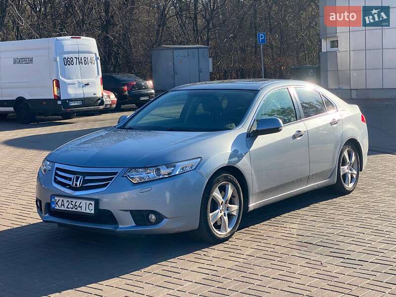 Седан Honda Accord 2012 в Києві
