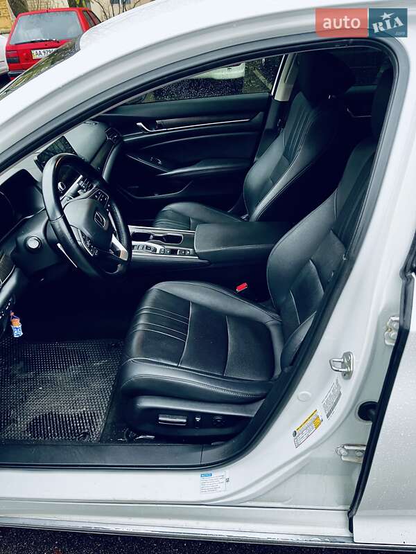 Седан Honda Accord 2019 в Киеве