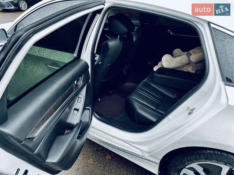 Седан Honda Accord 2019 в Киеве