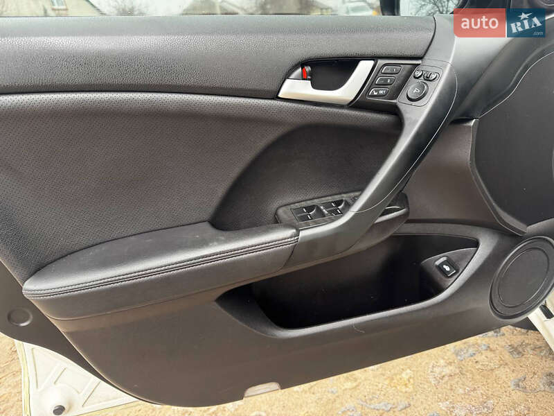 Седан Honda Accord 2012 в Ахтырке