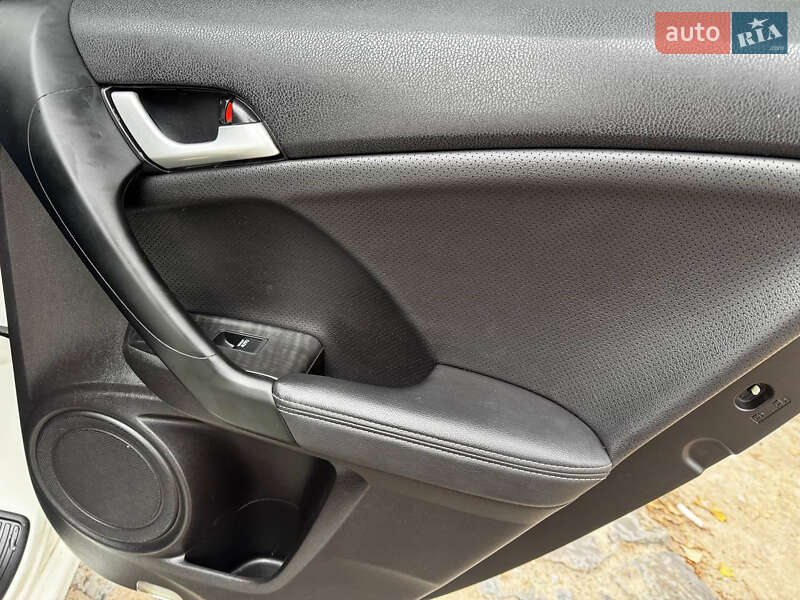 Седан Honda Accord 2012 в Ахтырке