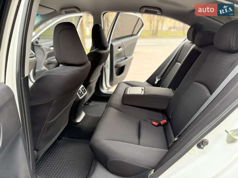 Седан Honda Accord 2013 в Днепре