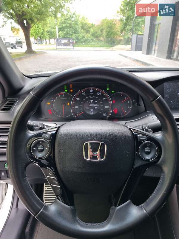 Седан Honda Accord 2015 в Ужгороді