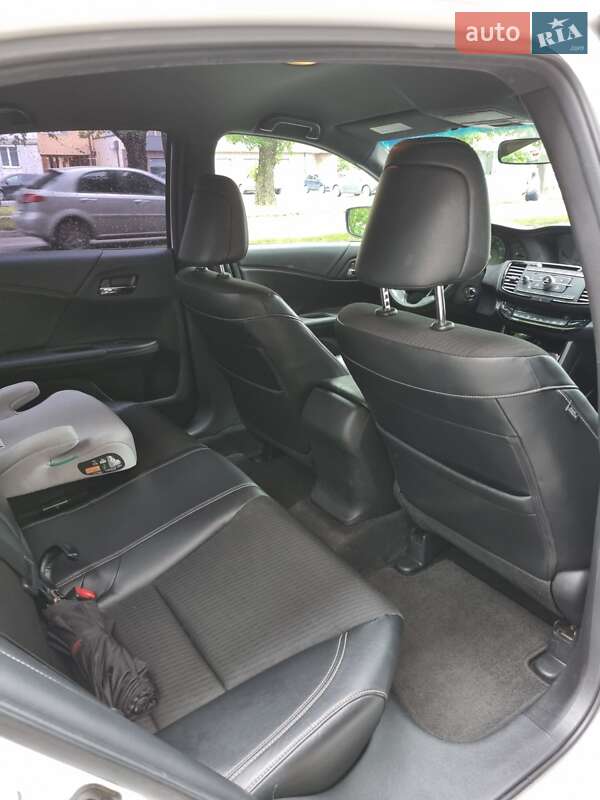 Седан Honda Accord 2015 в Ужгороді