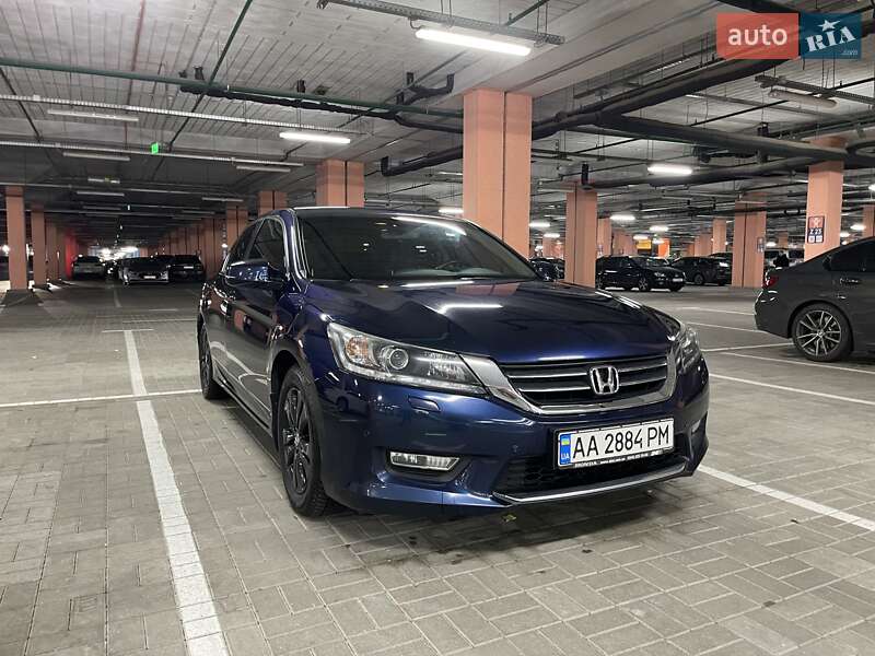 Седан Honda Accord 2013 в Киеве