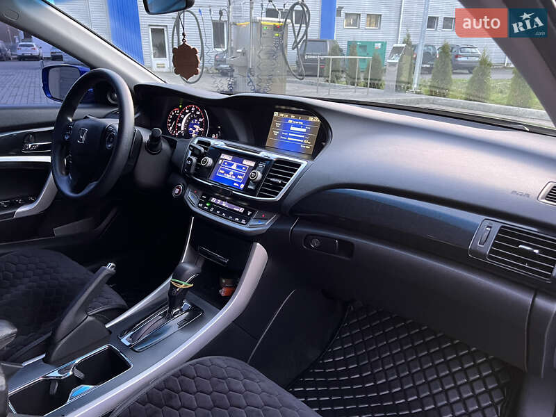 Купе Honda Accord 2012 в Малине