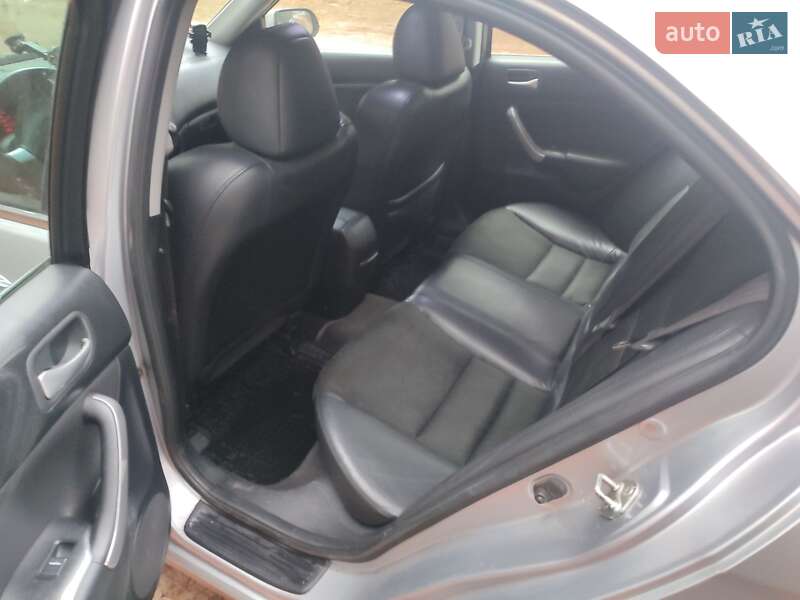 Седан Honda Accord 2004 в Вараше