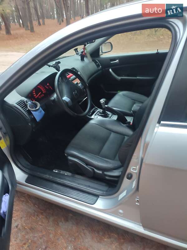 Седан Honda Accord 2004 в Вараше