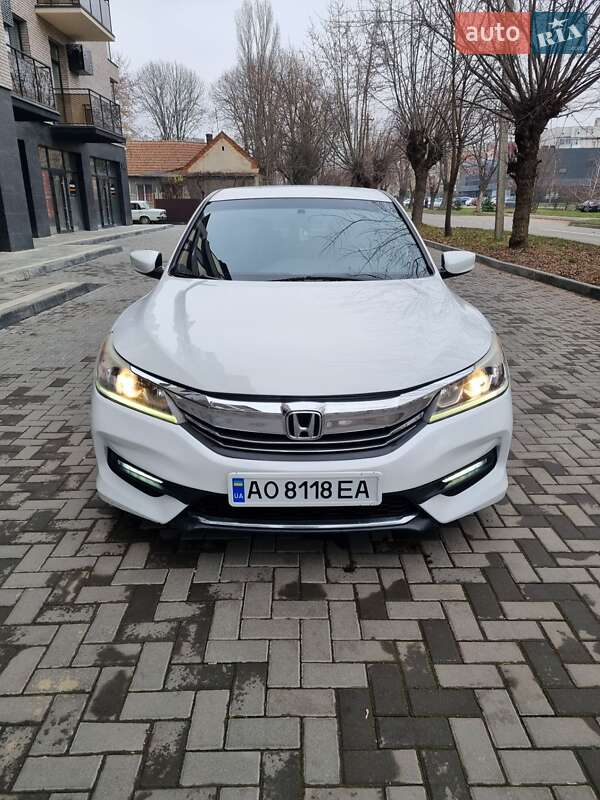 Седан Honda Accord 2015 в Ужгороді