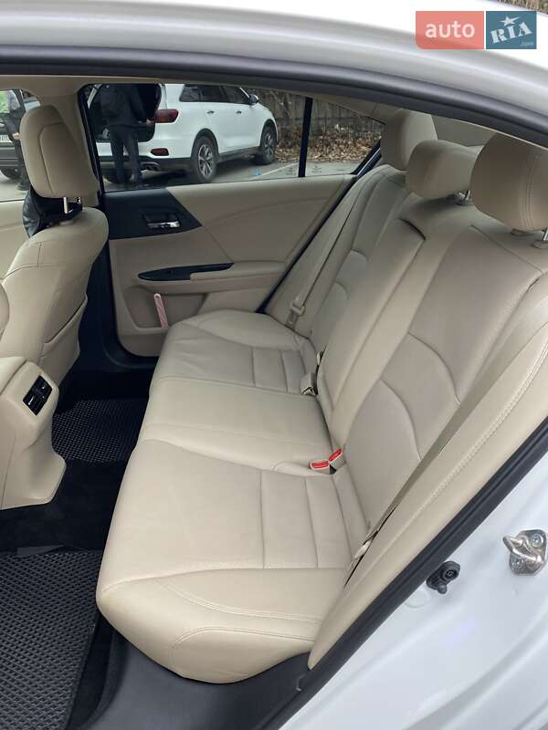 Седан Honda Accord 2015 в Киеве фото 10 Седан Honda Accord 2015 в Киеве