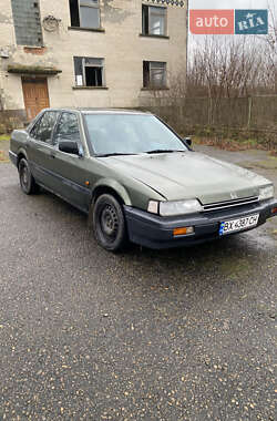 Седан Honda Accord 1987 в Волочиске