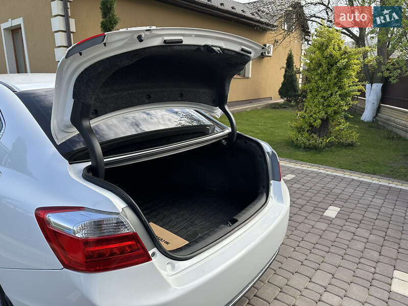 Седан Honda Accord 2013 в Косові