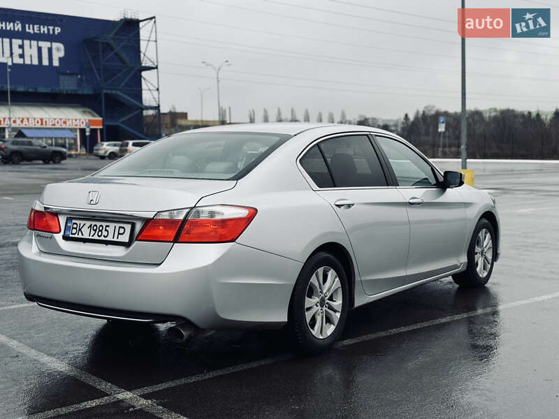 Седан Honda Accord 2014 в Ровно