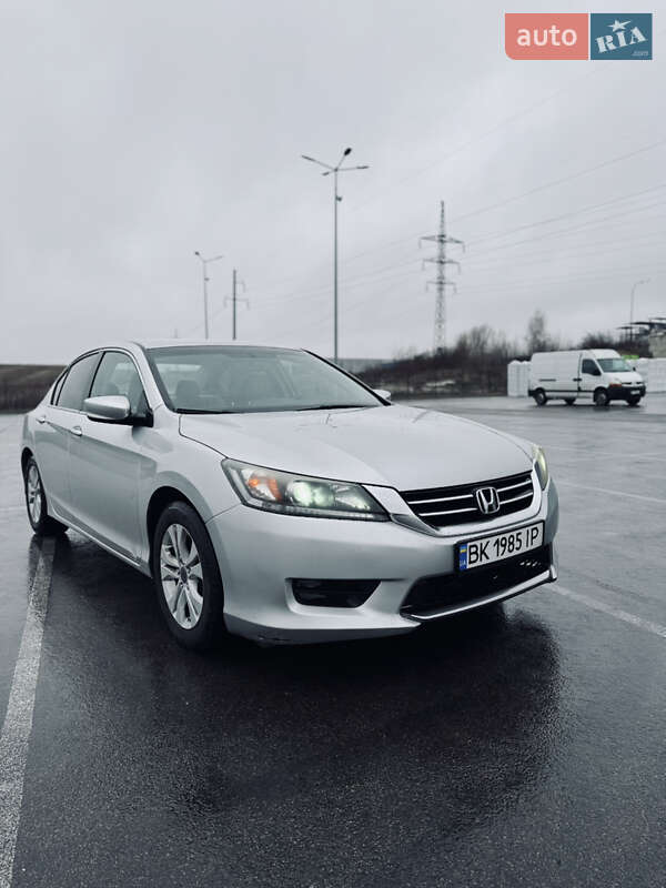 Седан Honda Accord 2014 в Ровно