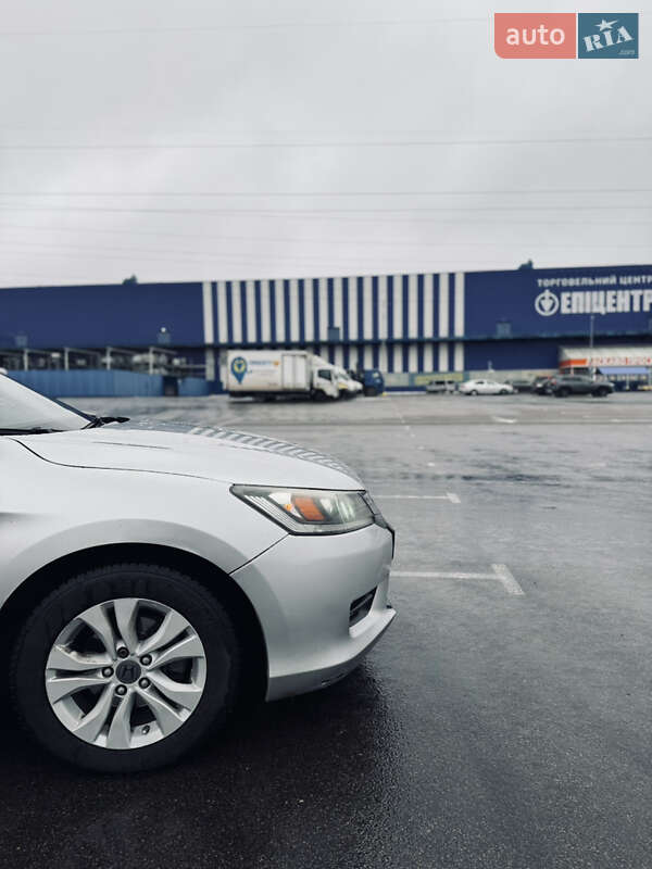 Седан Honda Accord 2014 в Ровно