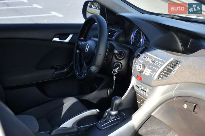 Седан Honda Accord 2012 в Києві