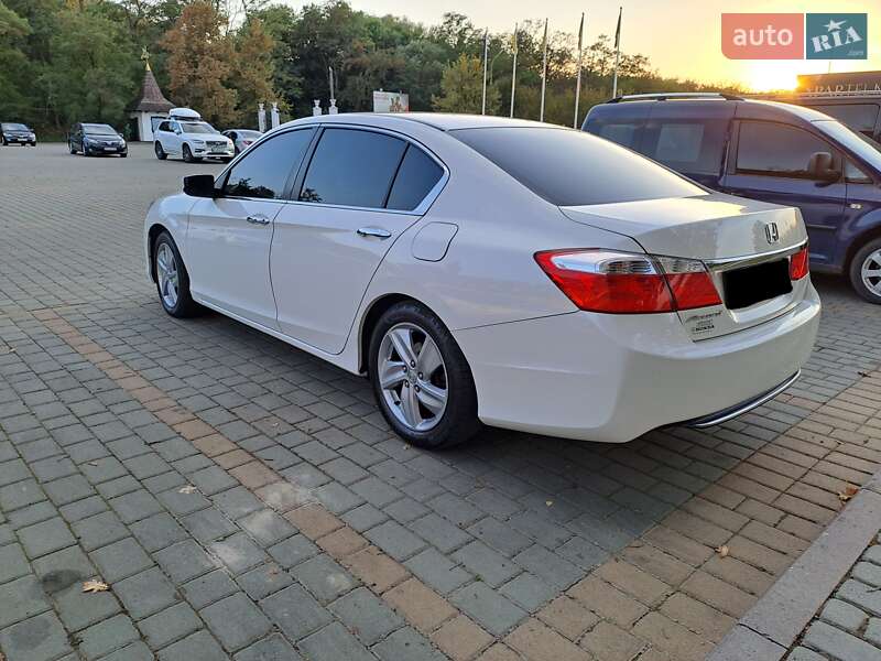 Седан Honda Accord 2013 в Ужгороде