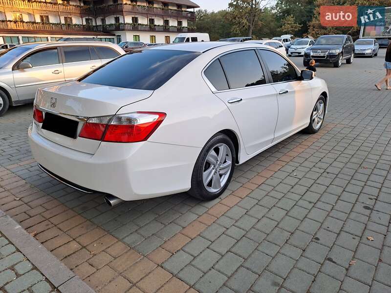 Седан Honda Accord 2013 в Ужгороде