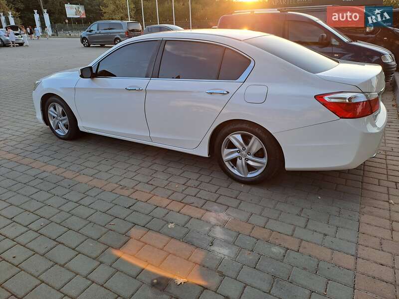 Седан Honda Accord 2013 в Ужгороде