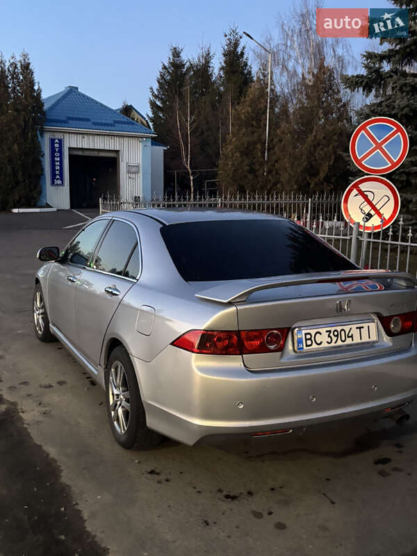 Седан Honda Accord 2005 в Новояворовске