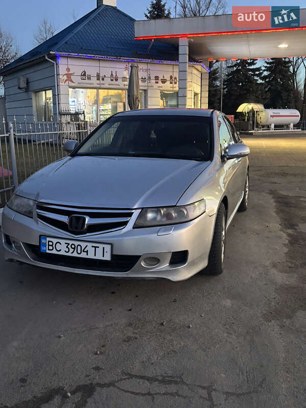 Седан Honda Accord 2005 в Новояворовске