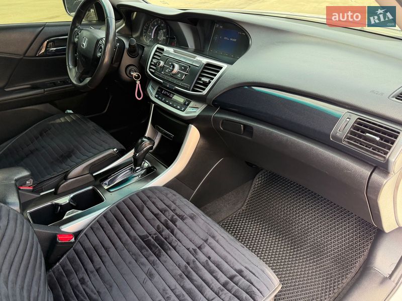Седан Honda Accord 2014 в Киеве