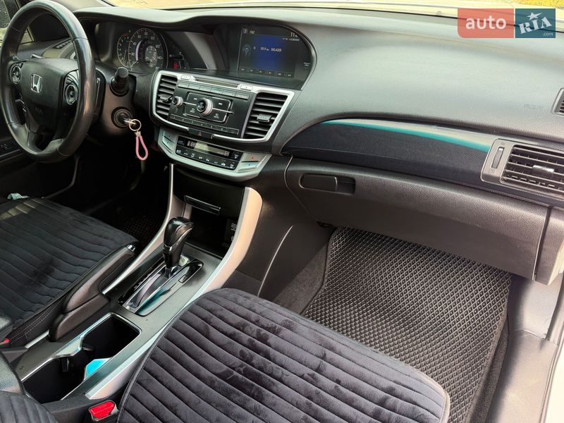 Седан Honda Accord 2014 в Киеве