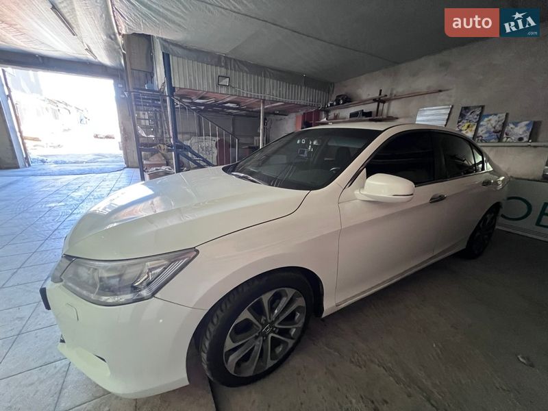 Седан Honda Accord 2013 в Киеве