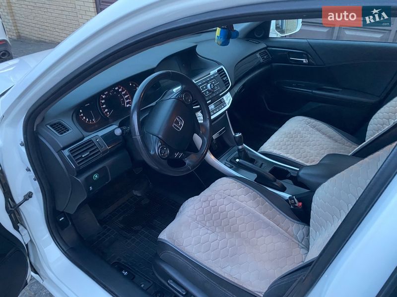 Седан Honda Accord 2013 в Днепре