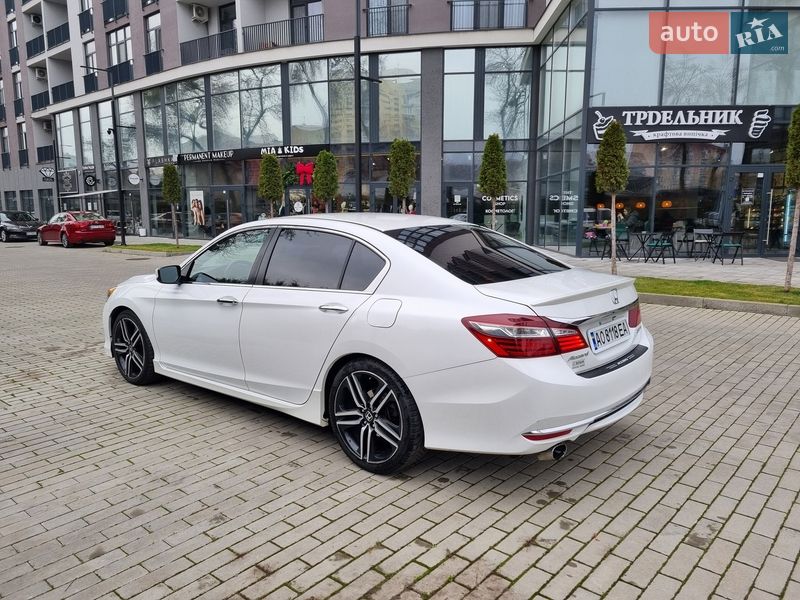 Седан Honda Accord 2015 в Ужгороде