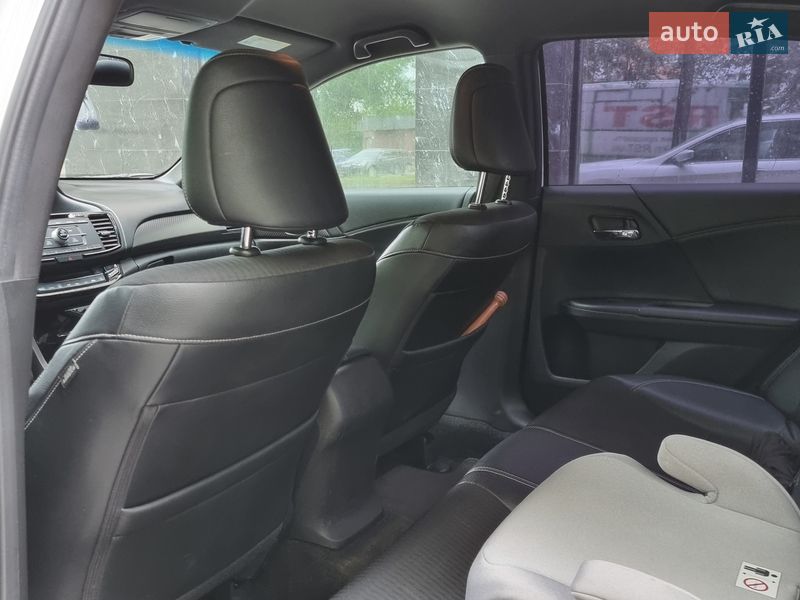 Седан Honda Accord 2015 в Ужгороде