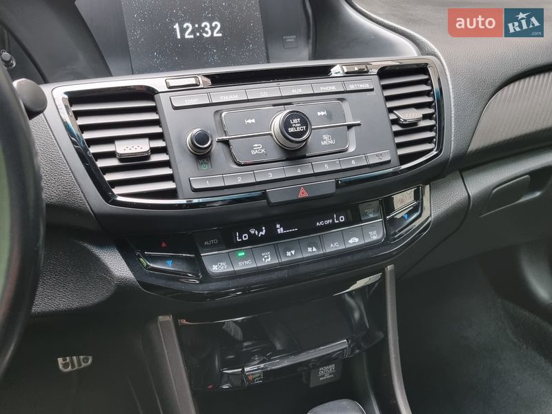 Седан Honda Accord 2015 в Ужгороде