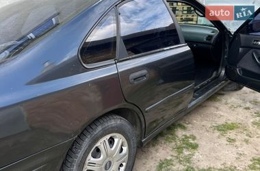 Седан Honda Accord 1993 в Комарному