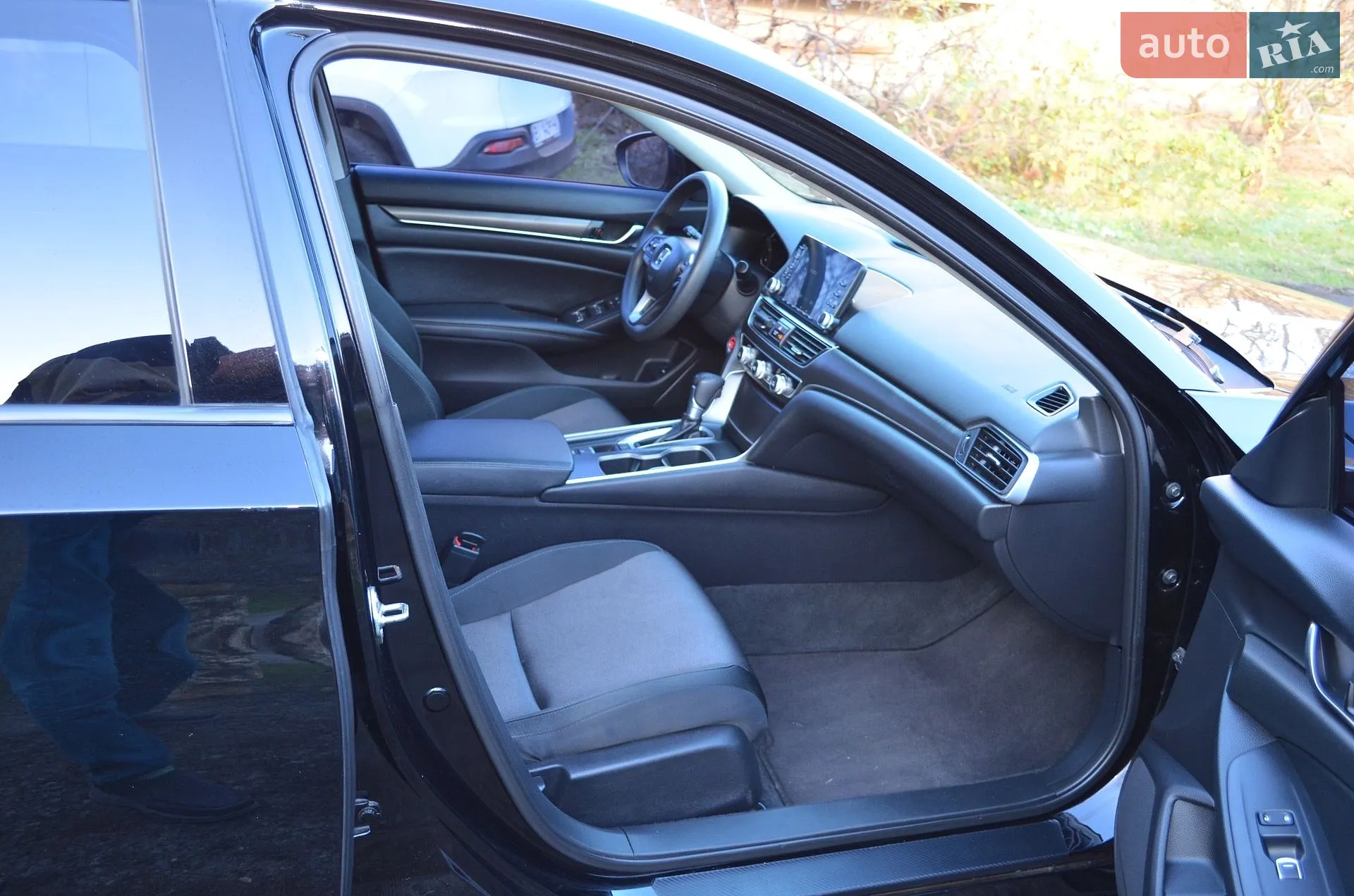 Honda Accord 2019 VIN 1HGCV1F11KA087216 фото оголошення 7 з 14