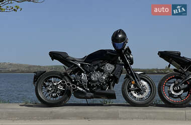 Мотоцикл Без обтекателей (Naked bike) Honda CB 1000R 2022 в 