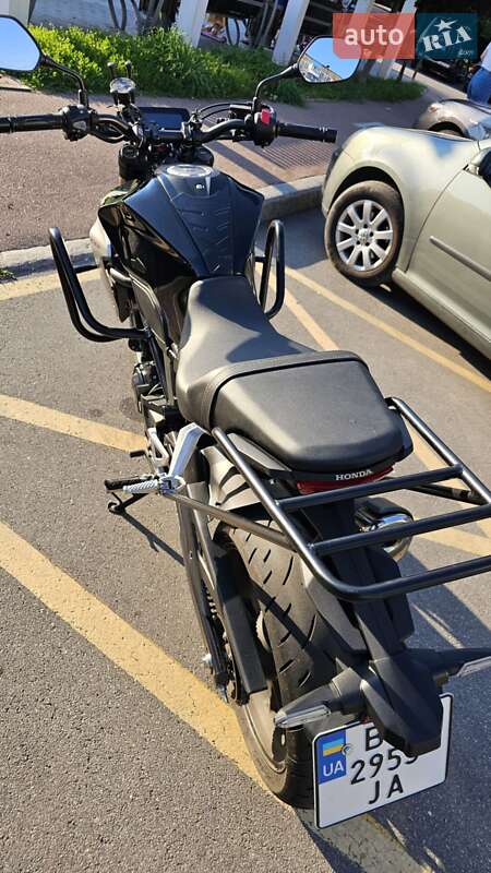 Мотоцикл Без обтекателей (Naked bike) Honda CB 300R 2021 в Виннице фото 14 Мотоцикл Без обтекателей (Naked bike) Honda CB 300R 2021 в Виннице