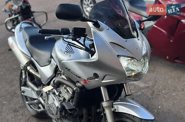 Мотоцикл Спорт-туризм Honda CB 600F Hornet 2001 в 