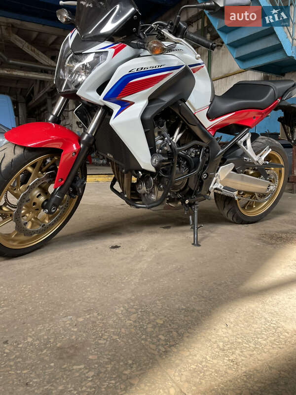 Мотоцикл Спорт-туризм Honda CB 650F 2015 в 