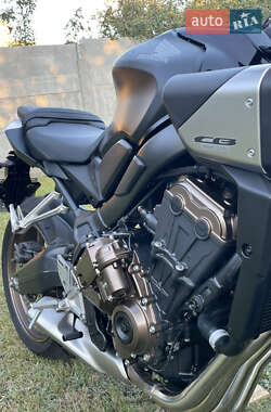 Мотоцикл Без обтекателей (Naked bike) Honda CB 650R 2024 в 